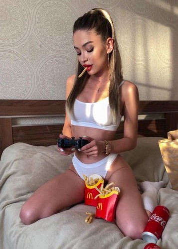 Моника, Г. Фурманов